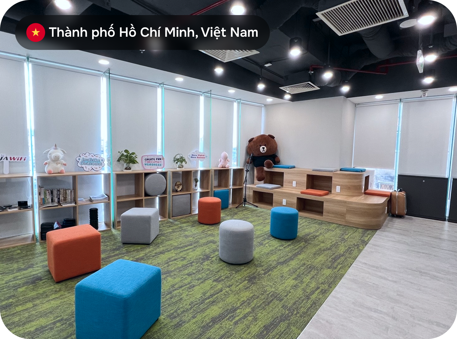 Không gian làm việc World eSIM TP.HCM