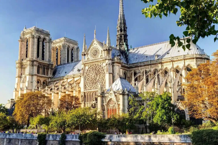 Nhà Thờ Đức Bà Paris