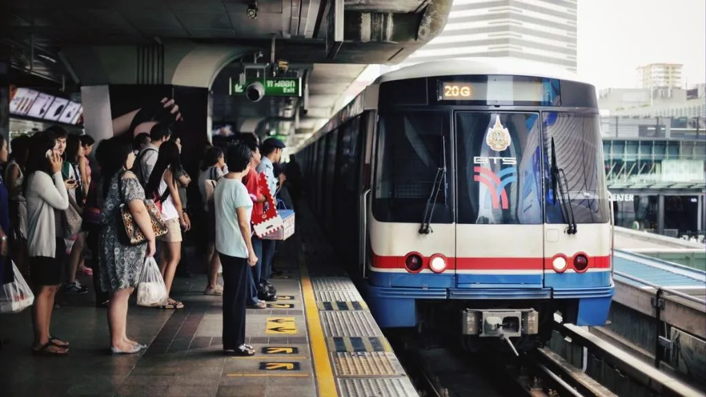 Di chuyển đến iconsiam bằng tàu BTS sẽ giúp bạn tiết kiệm rất nhiều chi phí