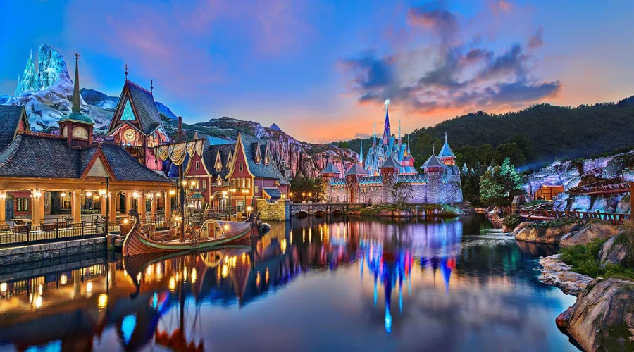 Khu vực World of Frozen trong Disneyland Hồng Kông