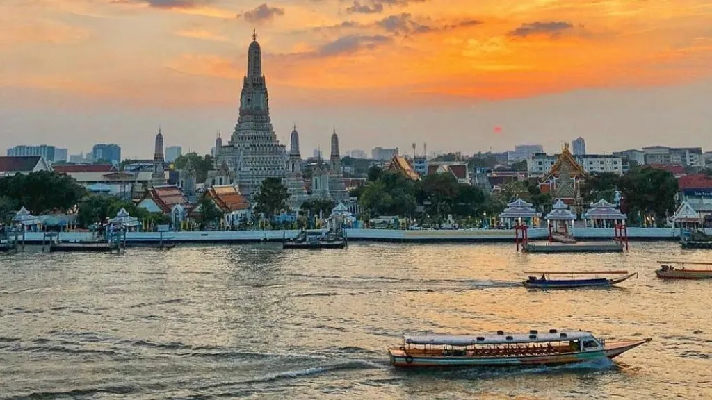Ngắm cảnh hoàng hôn tuyệt đẹp trên sông Chao Phraya khi di chuyển qua iconsiam