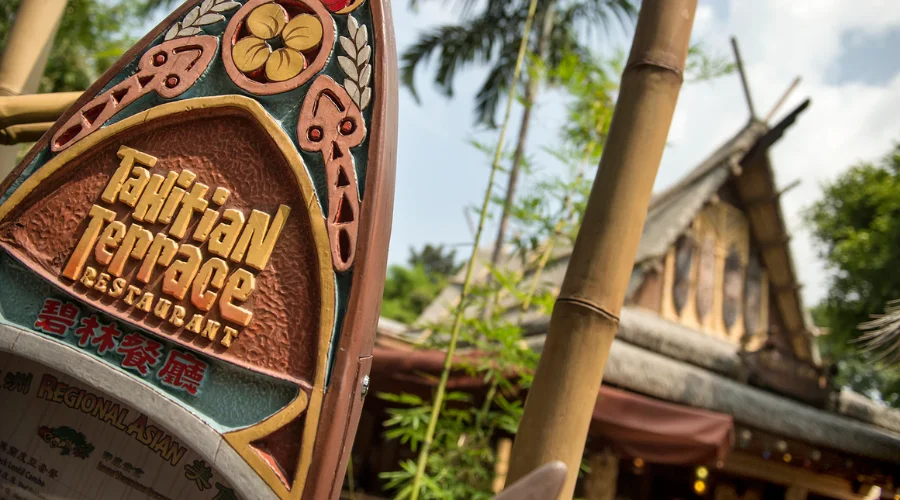 Nhà hàng Tahitian Terrace phong cách đảo tại Adventureland