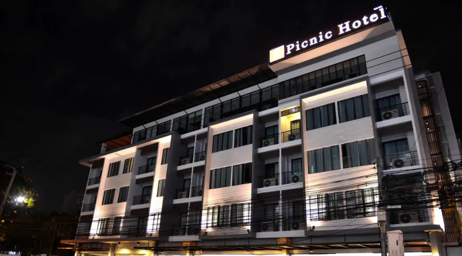 Picnic Hotel Bangkok cách chợ Pratunam chỉ vài phút lái xe