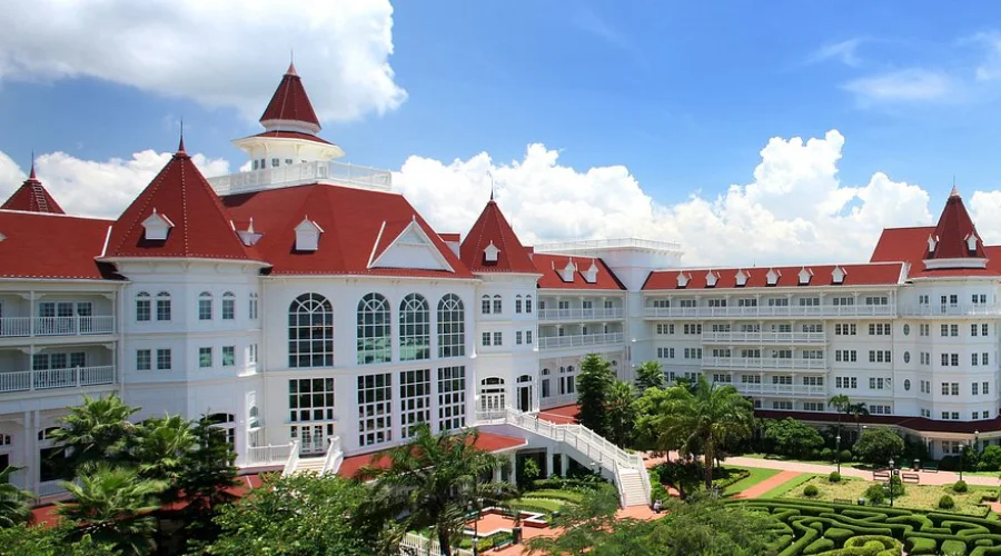 Toàn cảnh sang trọng của Hong Kong Disneyland Hotel