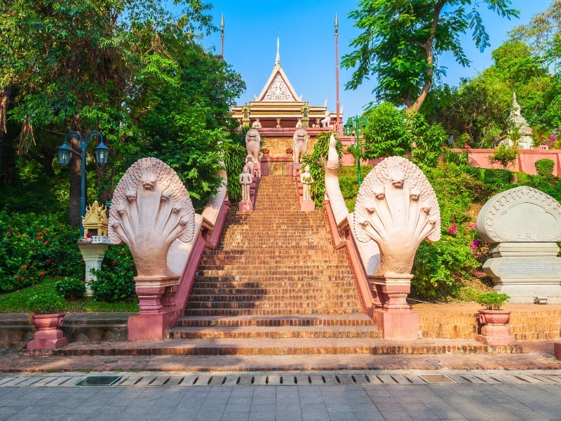 Wat Phnom là ngôi chùa linh thiêng và biểu tượng lịch sử của Phnom Penh