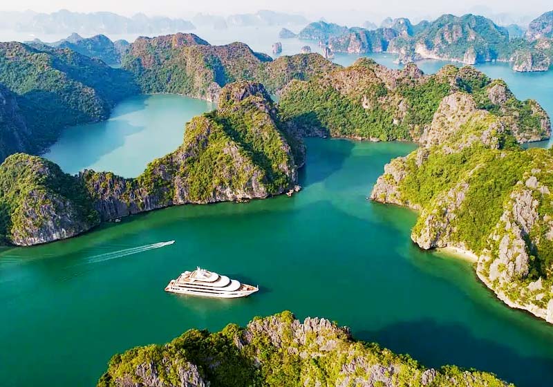 Khám phá vẻ đẹp hoang sơ của vịnh Lan Hạ