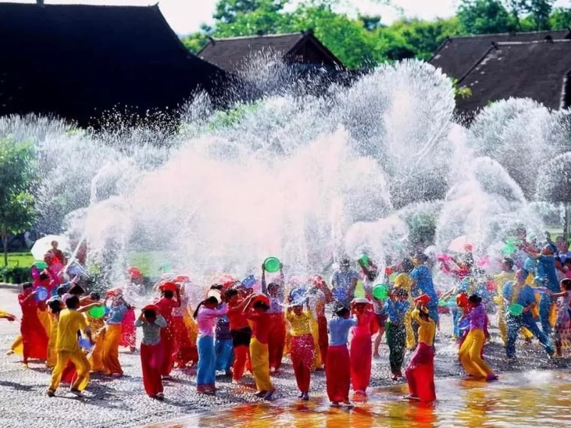 Lễ hội té nước Thái Lan Songkran