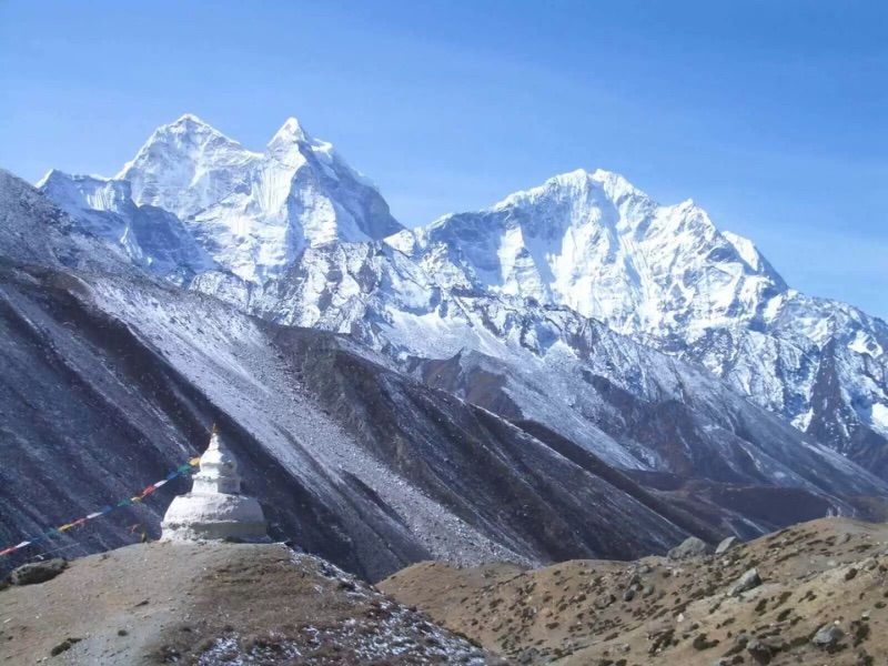 Đỉnh núi Makalu hiểm trở, cao thứ 5 thế giới giữa dãy Himalaya