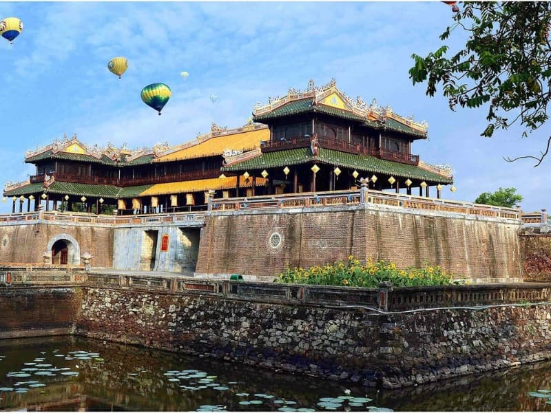 Khám phá vẻ đẹp cổ kính của Đại Nội Huế mùa thu