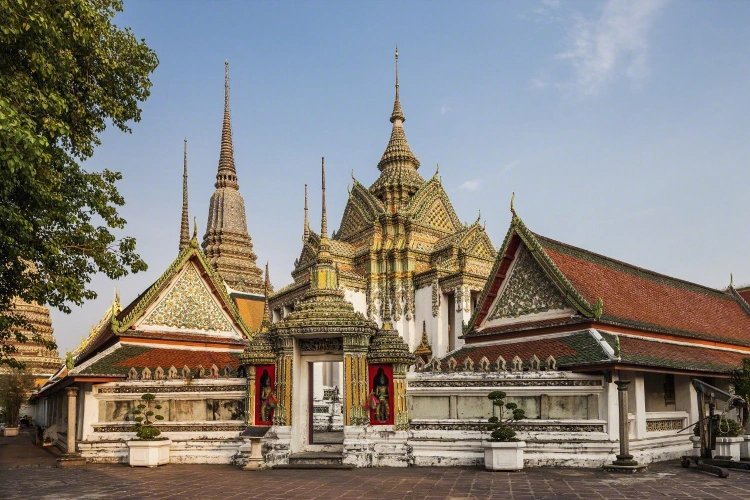 Chiêm bái chùa Wat Pho gần bảo tàng Moca Bangkok
