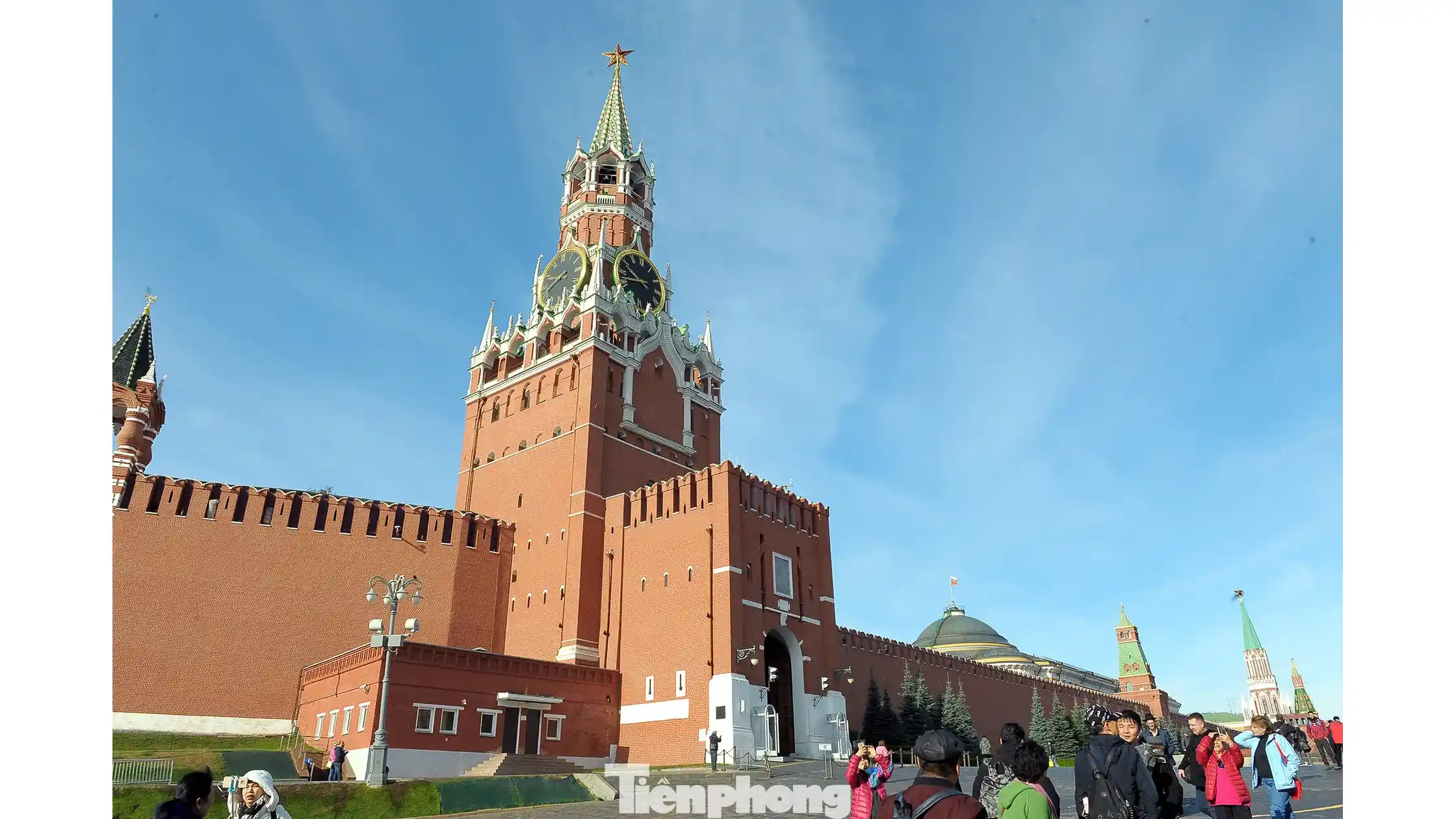  Điện Kremlin - kiến trúc biểu tượng gắn liền với Quảng trường Đỏ.