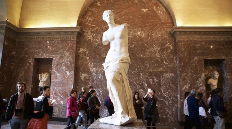 Tượng thần Vệ Nữ Milo kiệt tác tại bảo tàng Louvre