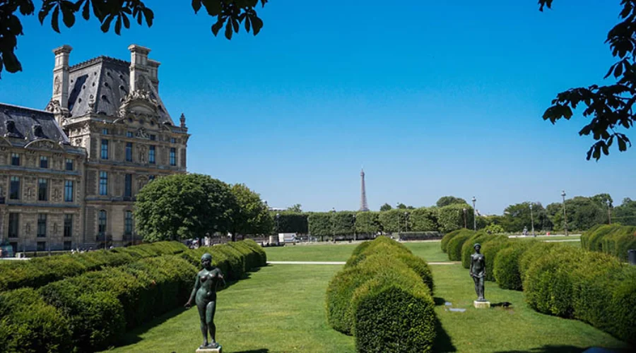 Vườn Jardin des Tuileries xanh mát cạnh bảo tàng Louvre