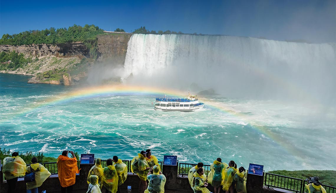 Cận cảnh thác Niagara hùng vĩ cùng Maid of the Mist