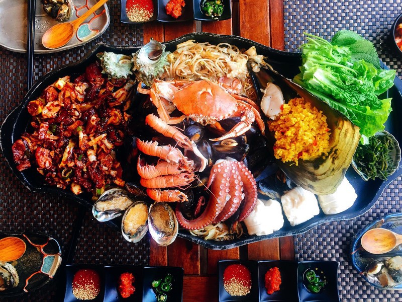 Hải sản tươi sống và sashimi kiểu Haenyeo