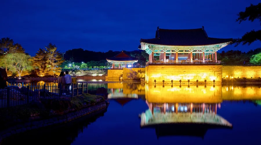 Hồ Anapji và cung điện Donggung vào buổi chiều