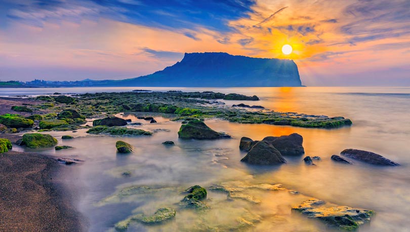 Ngắm bình minh trên đỉnh Seongsan Ilchulbong