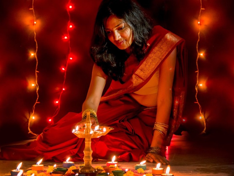 Ngày thứ ba Diwali diễn ra nghi lễ Lakshmi Puja mang may mắn cho gia đình
