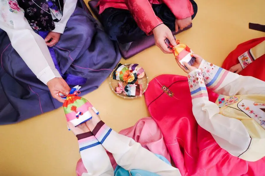 sebae-va-sabae-don-la-hai-nghi-thuc-chuc-tet-dau-nam